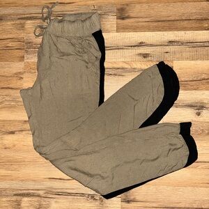 American Eagle Joggers with Black Side Accent